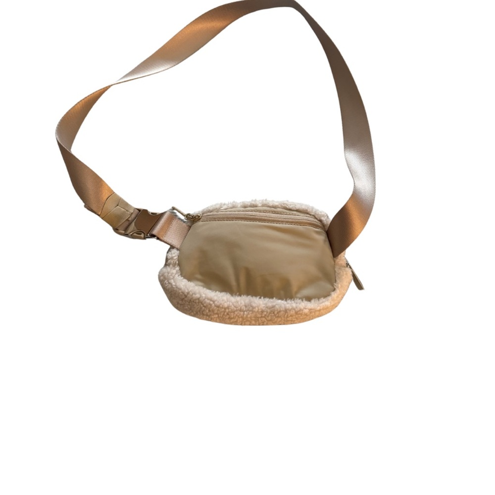 Lululemon Athletica Cream Crossbody Bag with Sherpa Texture - Picture 4 of 7